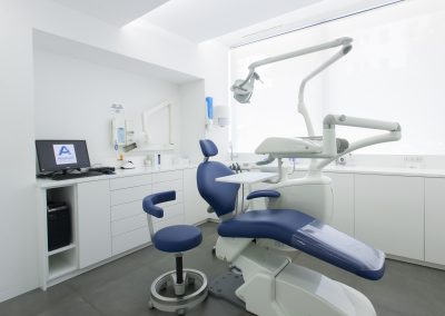 clinica dental en gracia