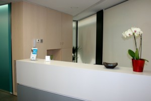 mostrador recepcion clinica aguilar dental salut barcelona