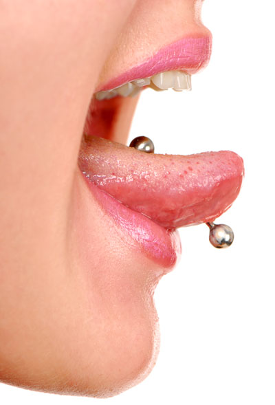 adolescentes-higiene-dental-piercings-aguilar-dental-salut