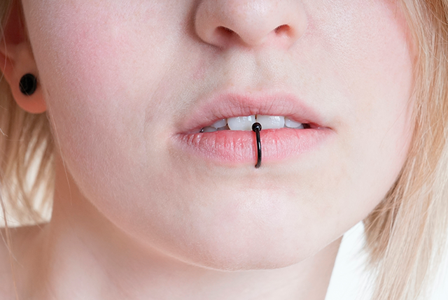 Piercings en los labios, una moda con algunos riesgos